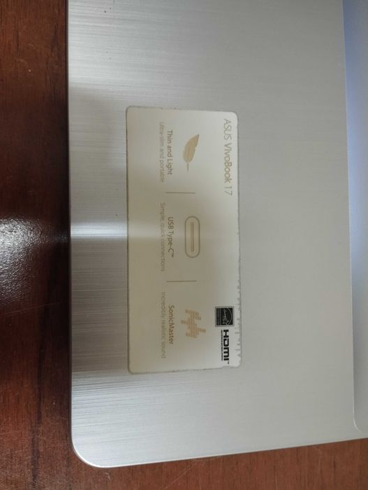 Laptop Asus z ładowarką