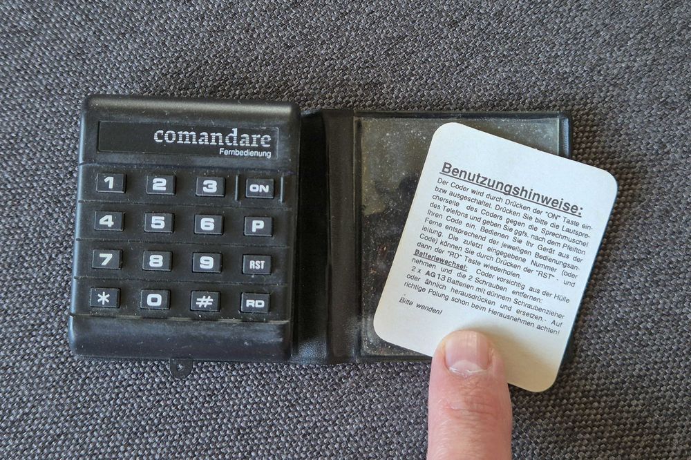 Comandare przenośny generator tonów DTMF do sekretarek lata '80/'90
