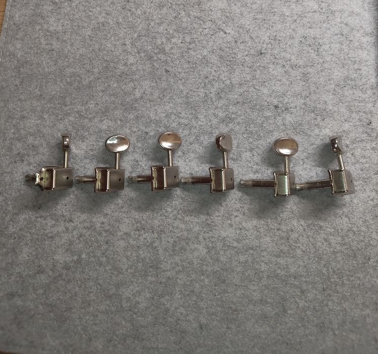 Vintage style tuners Squier classic vibe LH
