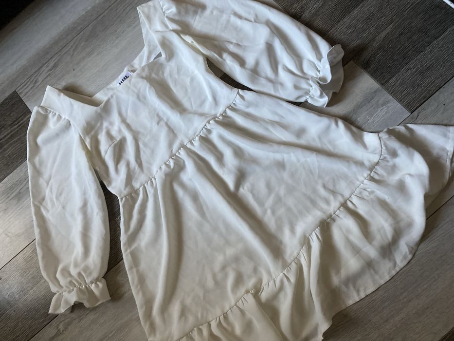 сукня(білого кольору)