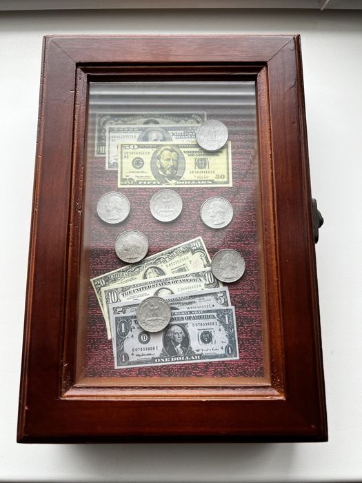 Стильна ключниця на 6 зачіпок – практично та красиво! Нова.