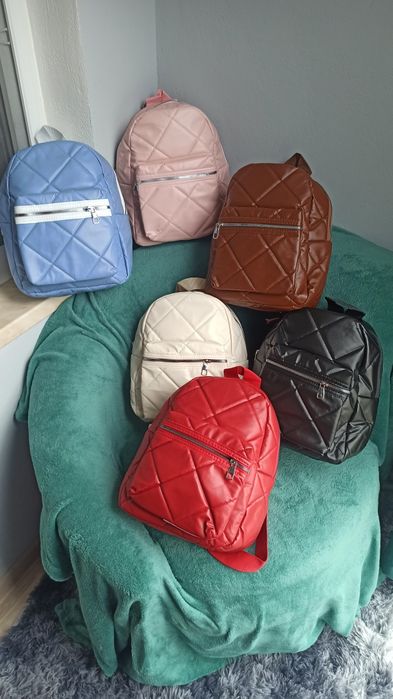 Рюкзак різних кольорів