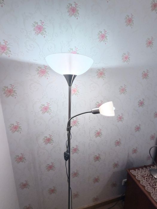 Candeeiro de Pe alto em ótimo estado