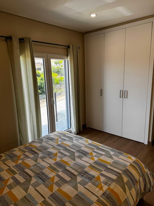 Quarto com Varanda T3– Loures (Bairro da Vitória) - Perto Hospital Beatriz Ângelo