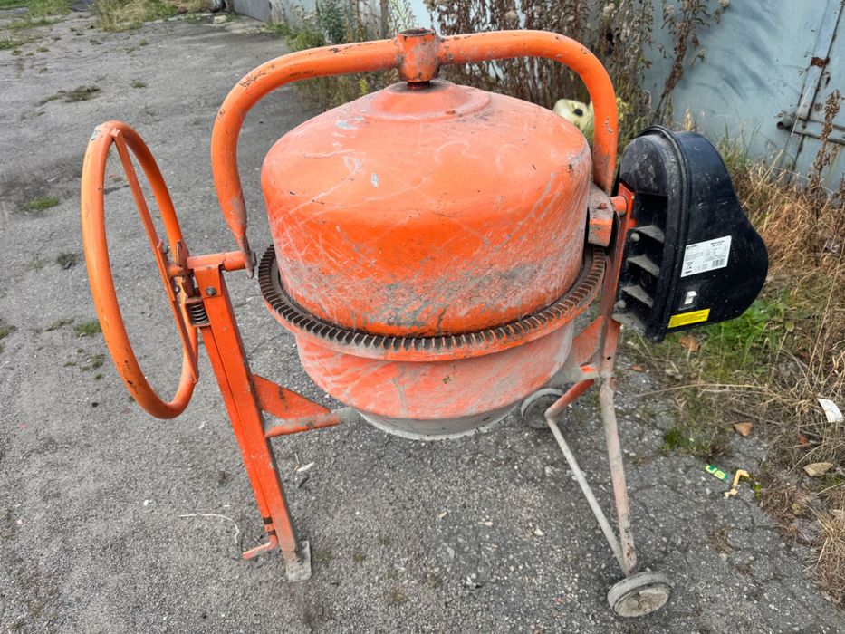 Betoniarką na 230 130/100l