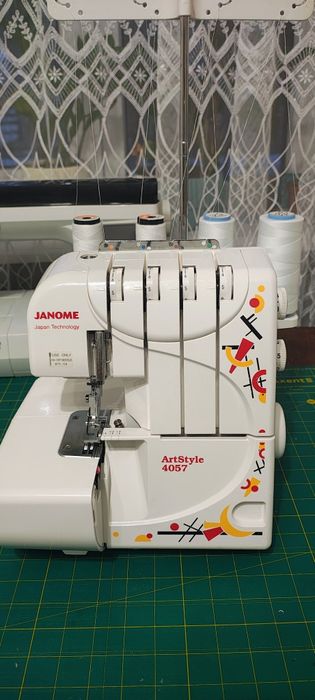 Продам свій оверлок janome artstyle 4057