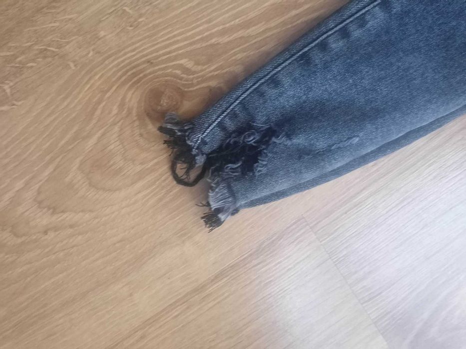 Damskie jeansy z przetarciami,rozmiar 36/s