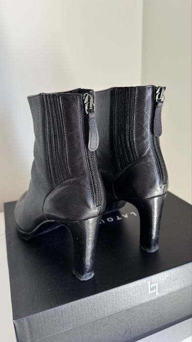 Botins em pele , otimos!!