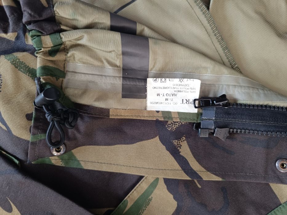 Casaco impermeável camuflado