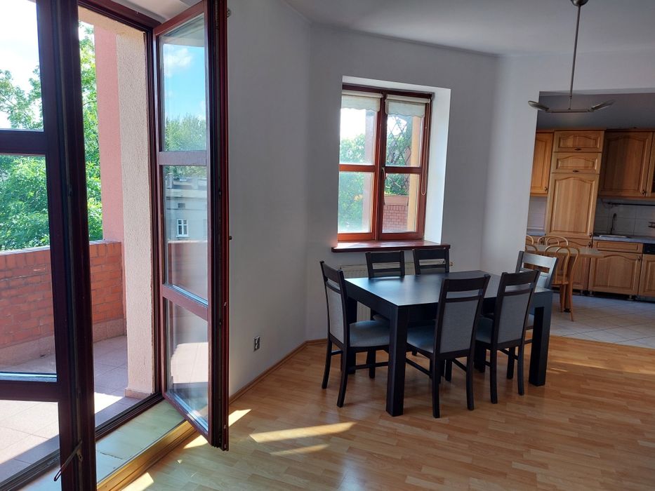 Mieszkanie 77 m² z miejscem w garażu podziemnym w centrum Łodzi - Więcej