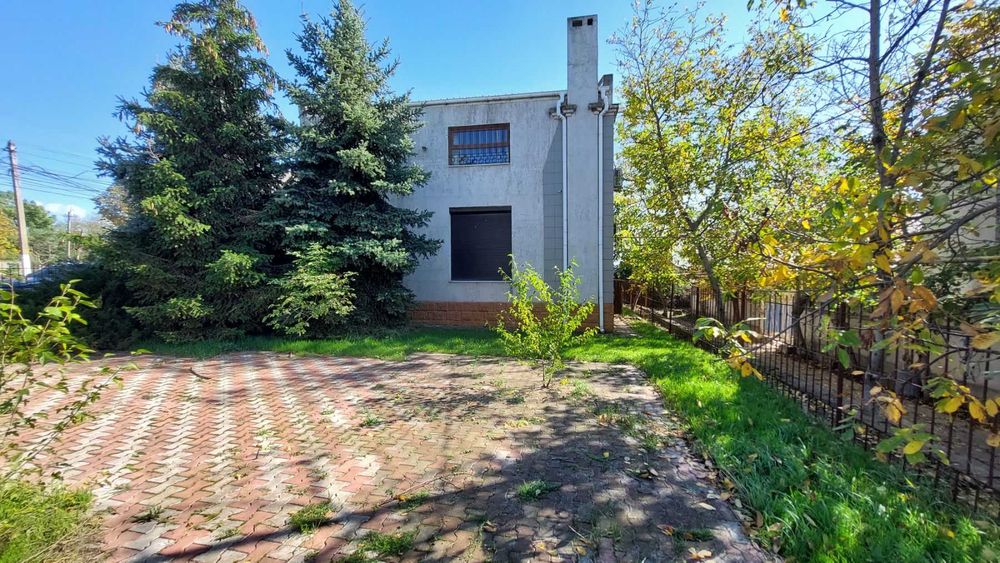 Продам офисное здание в центре с. Александровка