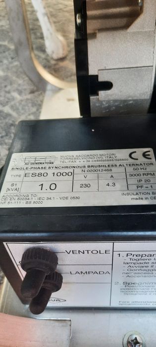 Gerador 220 voltes com luz iluminação urgente