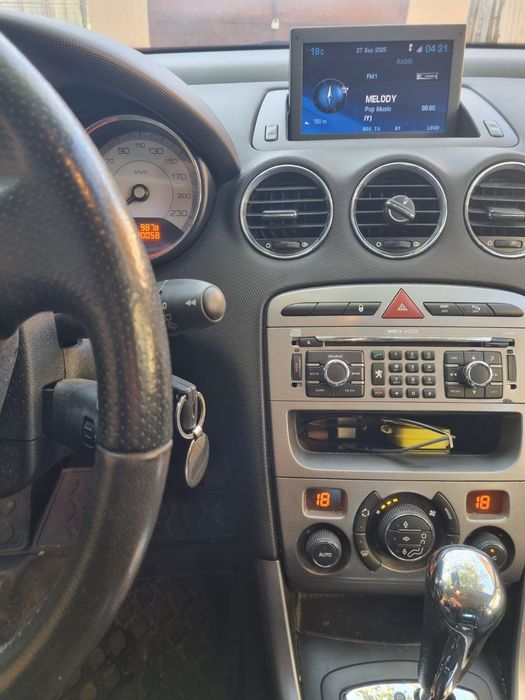 Автомобіль Пежо 308