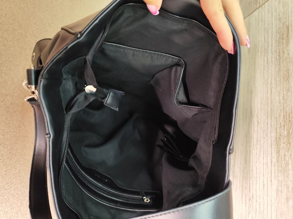 Torebka czarna skóropodobna