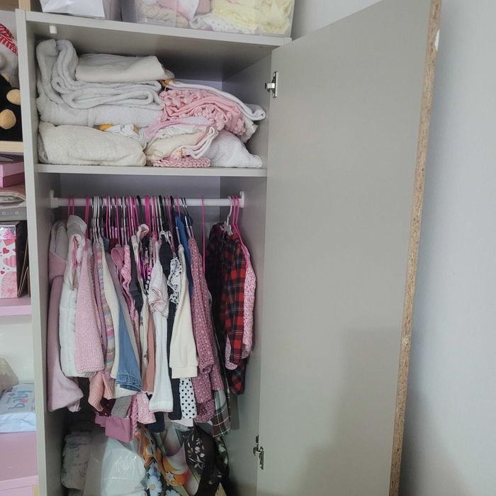 Armário,cómoda, cama e mesa de cabeceira