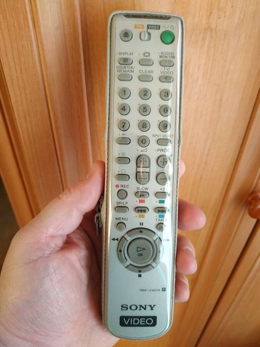 Видеомагнитофон SONY.