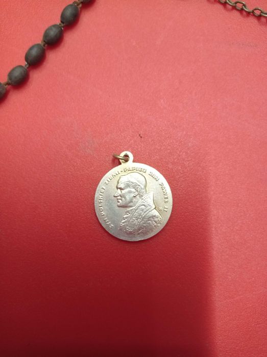 Dewocjonalia różaniec medalik papież Matka Boska