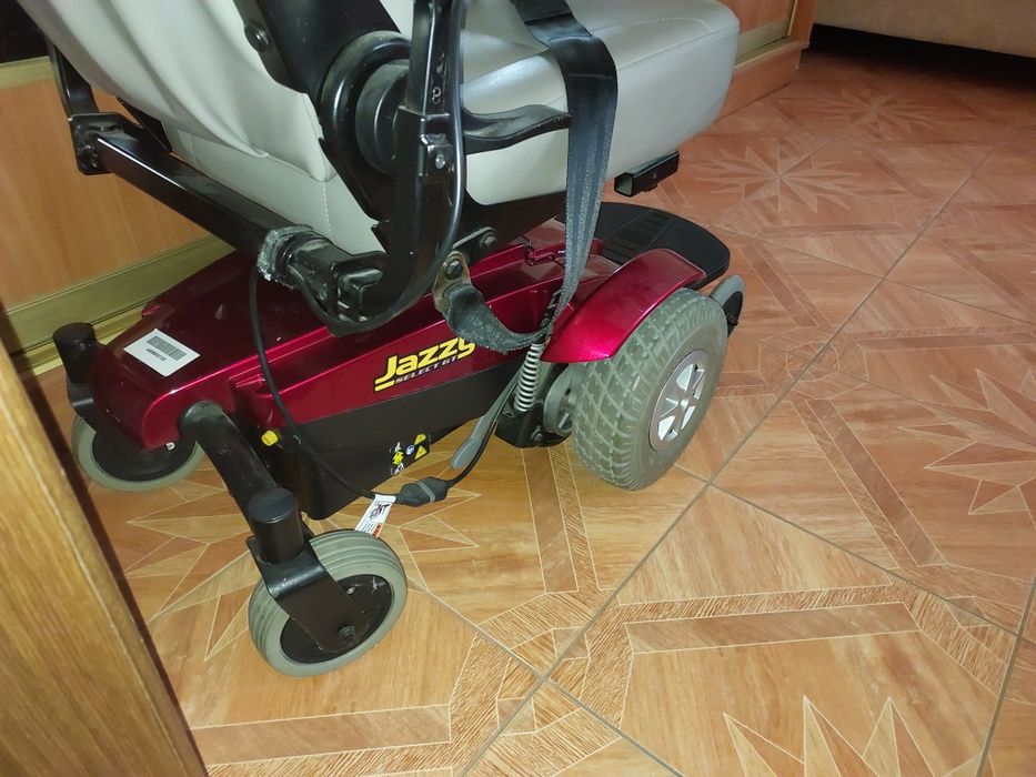 Инвалидная коляска с электроприводом