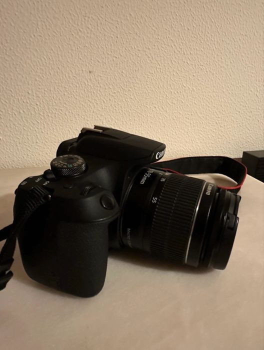 Canon EOS 2000D