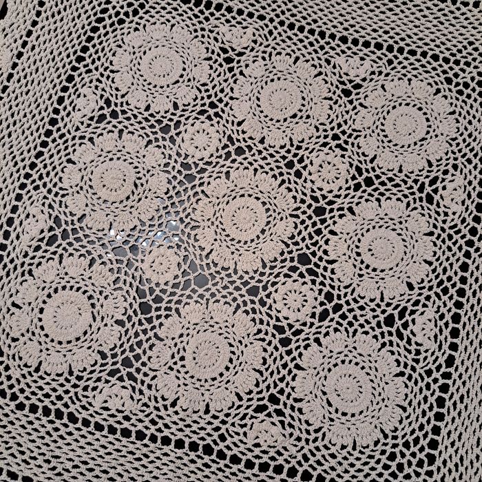 Kwadratowa serweta szydełkowa serwetka bieżnik 65x65