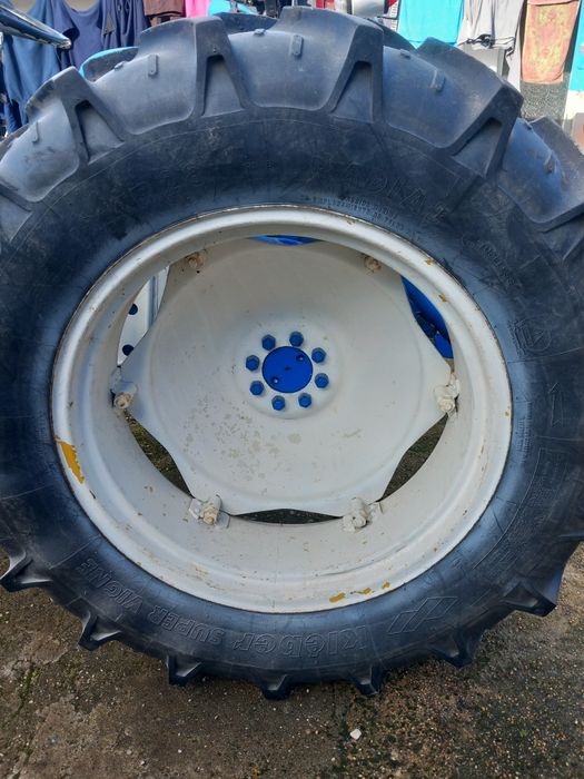 Trator agricola Ford 2600