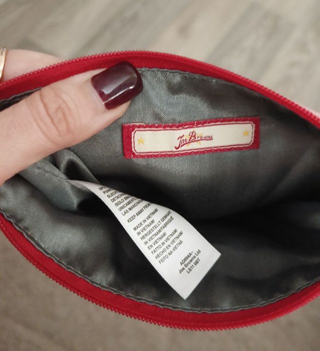 Косметичка нова.