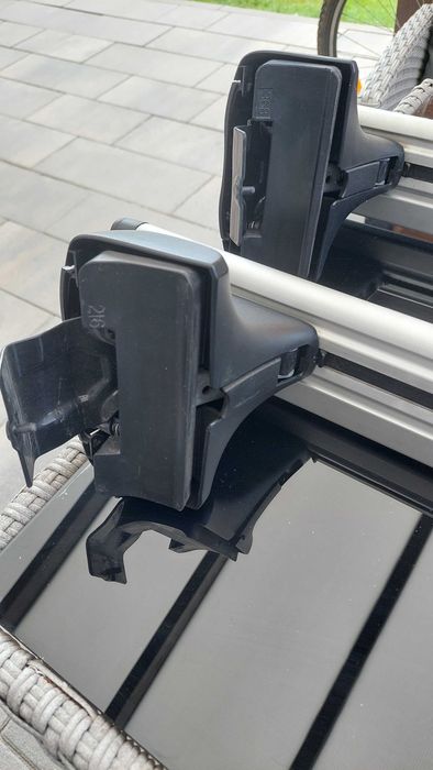 bagażnik dachowy - belki THULE Wingbar 127 cm + stopy THULE 754 + kit THULE 1779 pod Skoda Fabia III