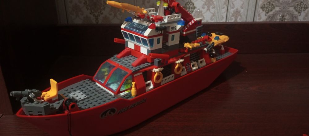 Лего корабель Fire Rescue