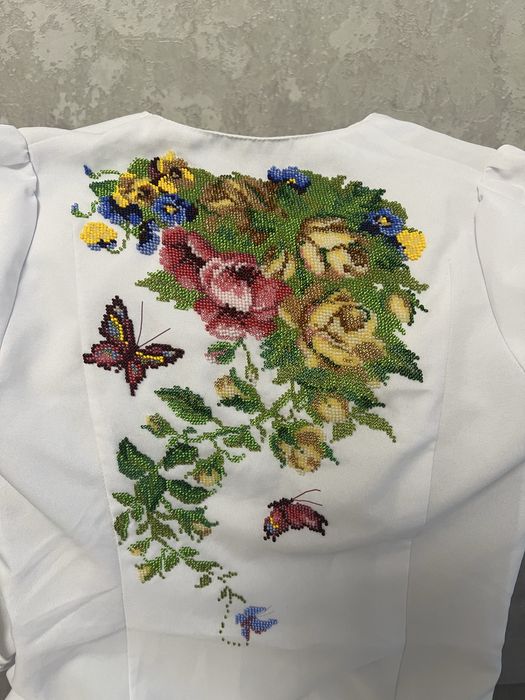 Вишита сукня бісером