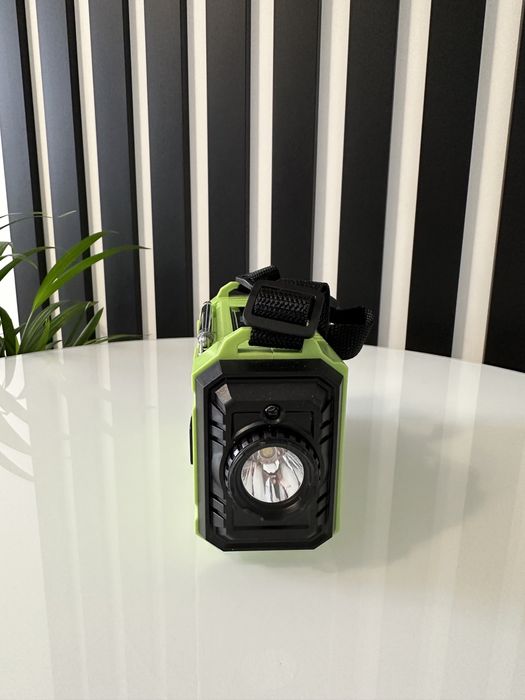 АКЦІЯ!! Акум 5000mAh з потужним ліхтарем, радіо та сонячною батареєю