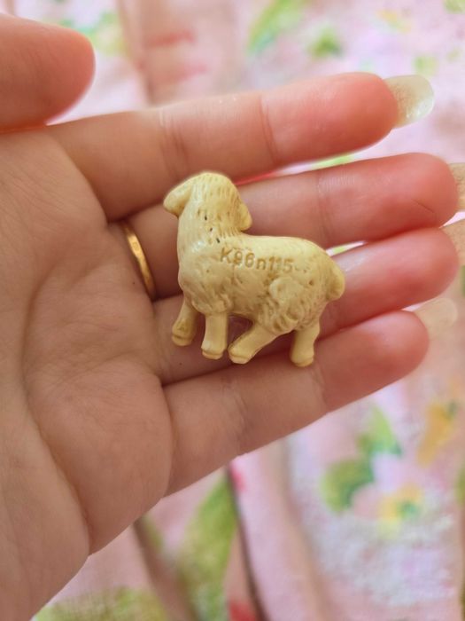Це овечка з фермерської серії Happy Farm від Ferrero (Kinder Surprise)