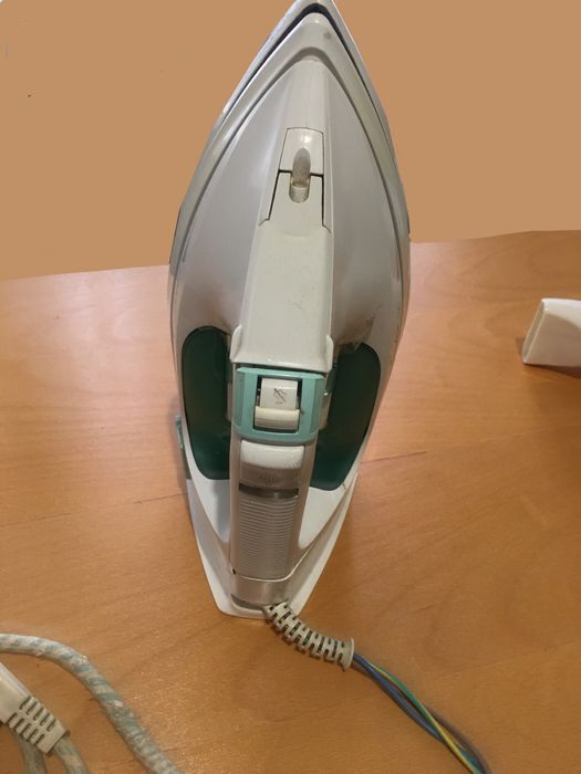Праска Tefal з функцією відпарювання