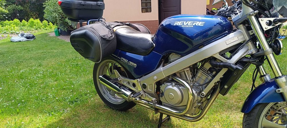 Motocykl Honda Revere 650 NTV RC33