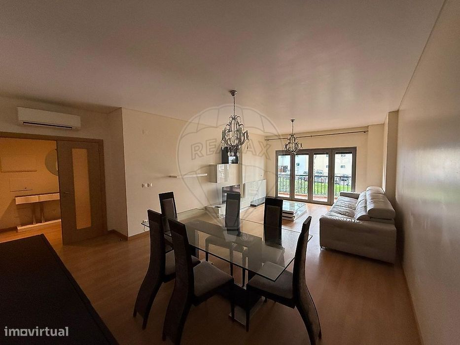 Apartamento T4 para arrendamento