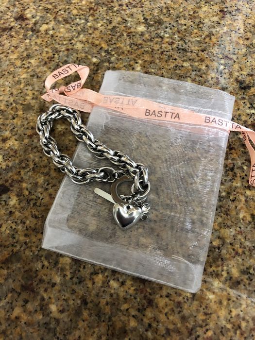 Vendo pulseira da Bastta