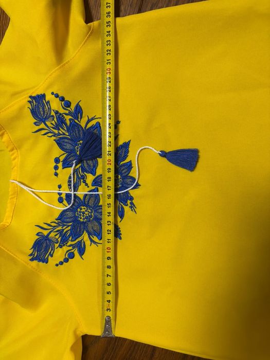 Продам патріотичний костюм-вишиванку для дівчинки