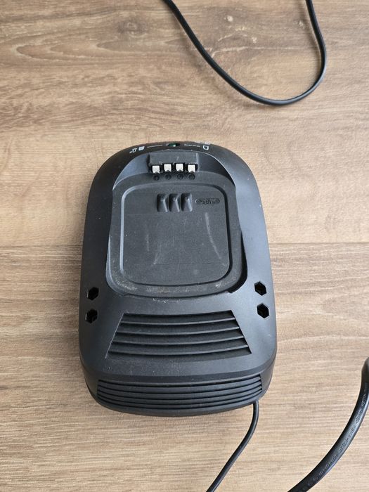 Bosch Ładowarka i akumulator / bateria + Wkrętarka GRATIS na części/naprawy