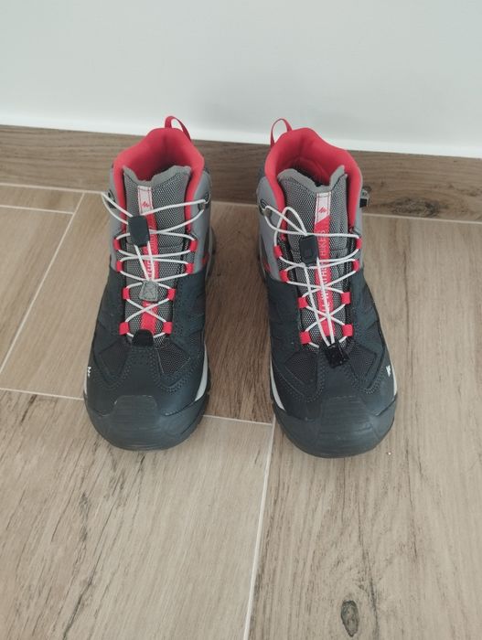 Botas de caminhada de criança