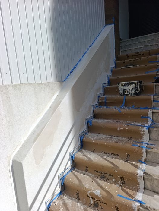 Trabalhos de remodelação, pintura, acabamentos e manutenção.