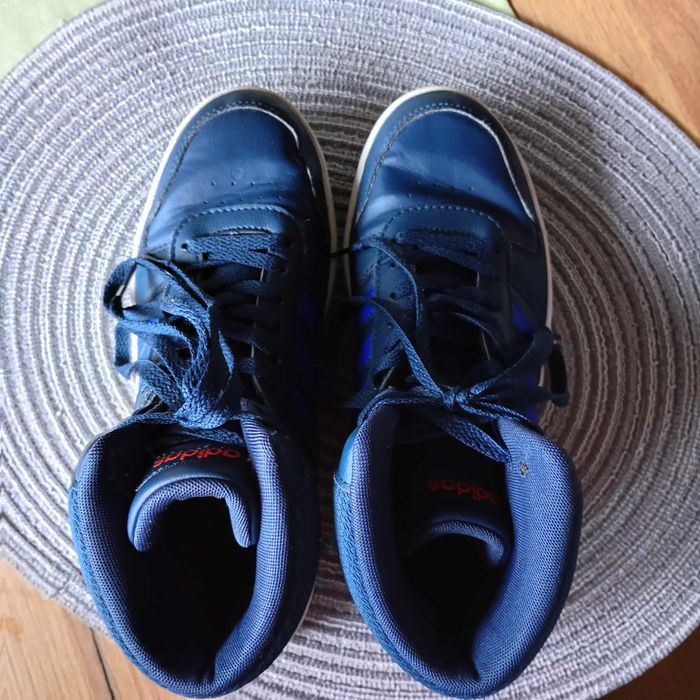 Buty Adidas Hoops 2.0 
Buty damskie za kostkę sznurowane rozm. UK 6 1/