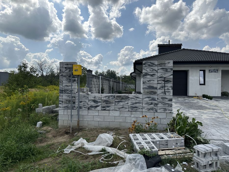 Паркани,забори,технічні приміщеня,гаражи