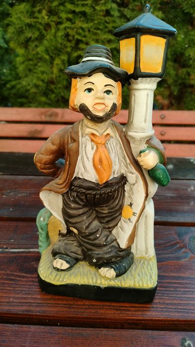 Ceramiczna figurka kloszarda
