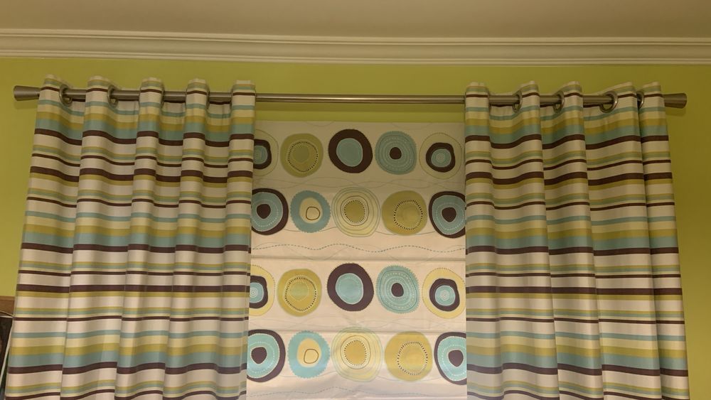 Cortinado e conjunto edredon com almofagas