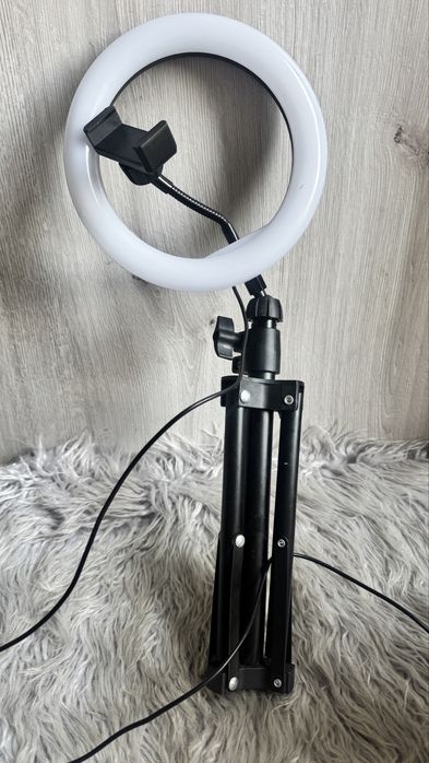 Lampa pierścieniowa LED