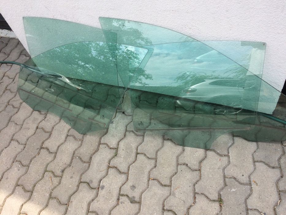 Скло бокове Е36/46/39/53 Е70 87/ F10 BMW перед зад стекло
