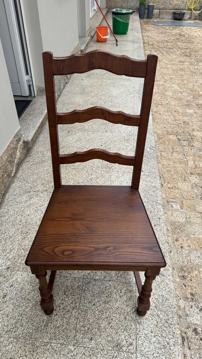 Conjunto de quatro cadeiras