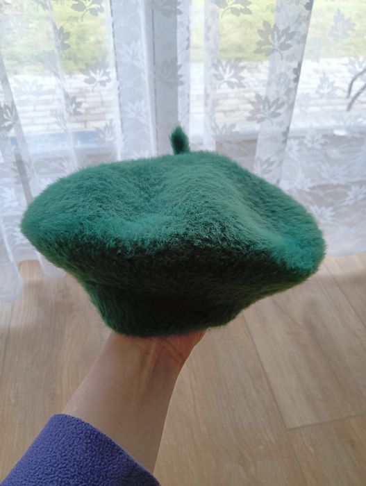 Włochaty ciepły beret damski
