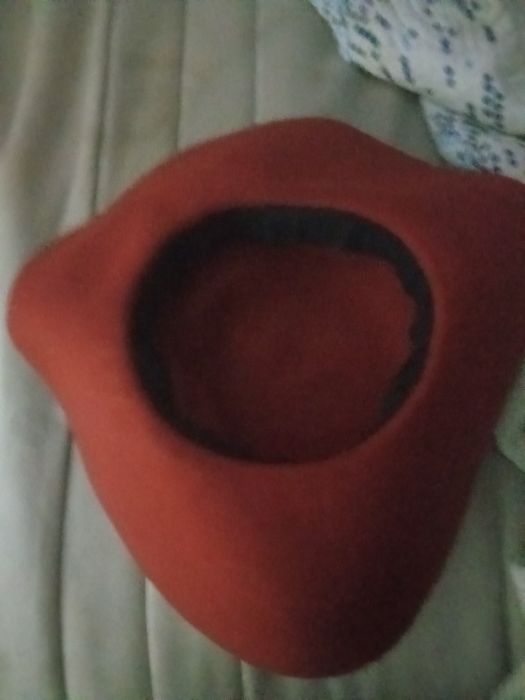Vendo chapéus novos mulher