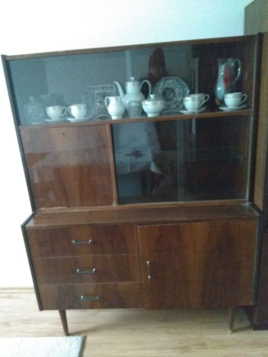 Kredens z lat 70-tych