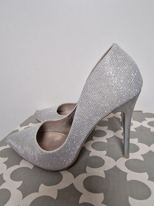 Szpilki srebrne połyskujące